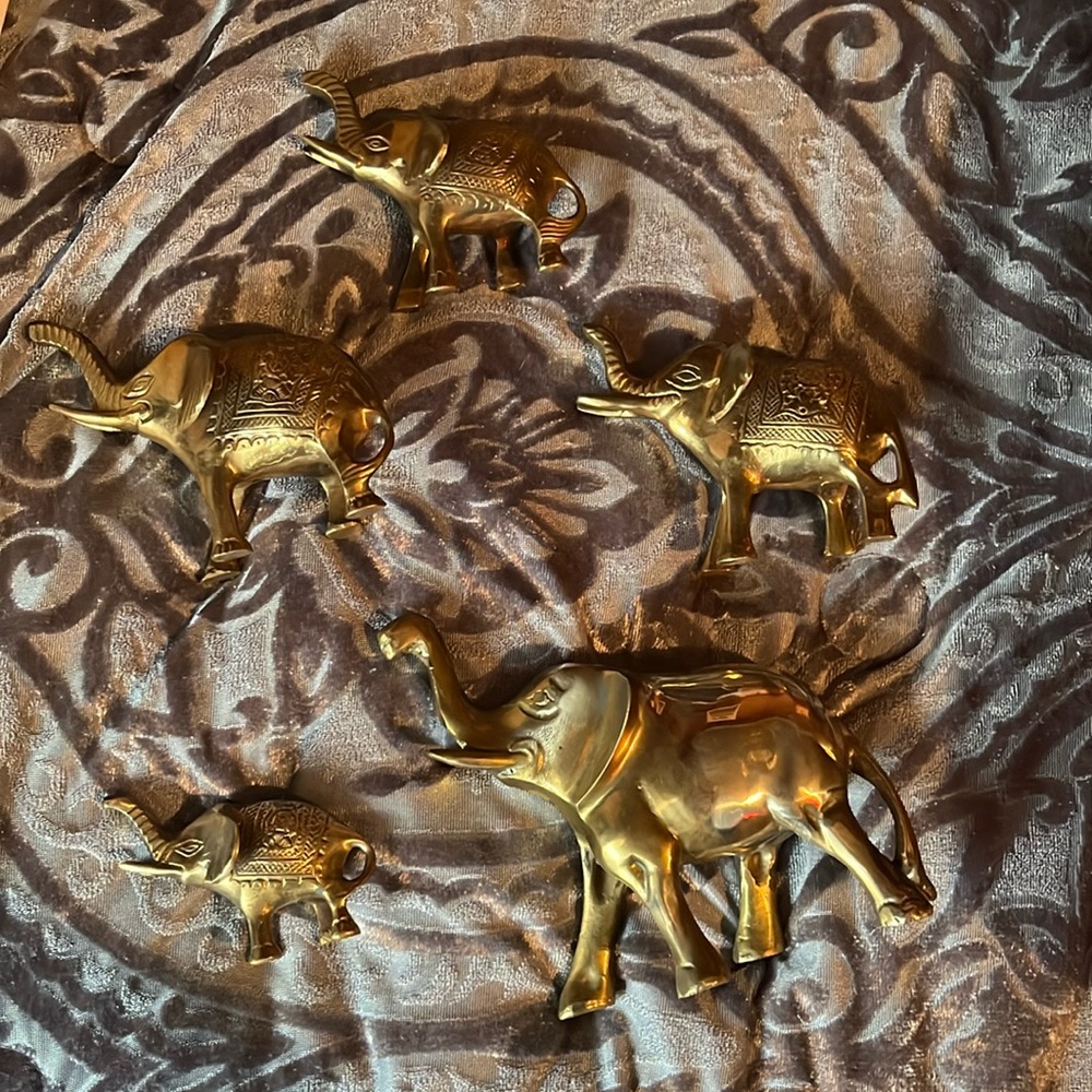 Vintage Brass Elephant Figurines( 5-PIECE SET/Family/Herd)